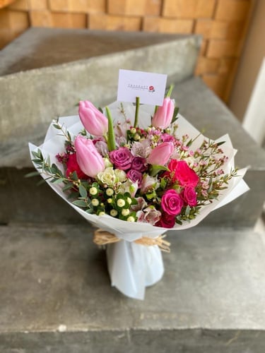 باقة التوليب الوردي