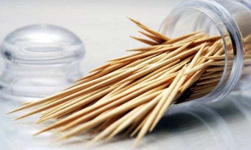 أعواد اسنان مغلف