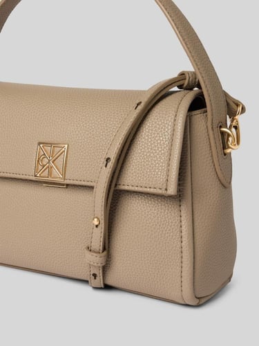 شنطة كالڤن كلاين calvin klein