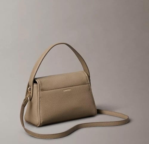 شنطة كالڤن كلاين calvin klein