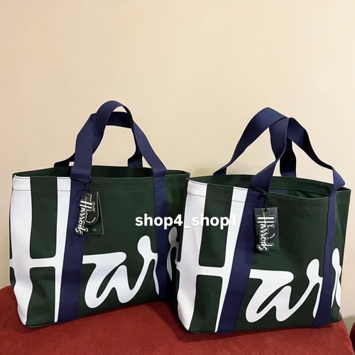 كيس اخضر وسط هارودز Harrods