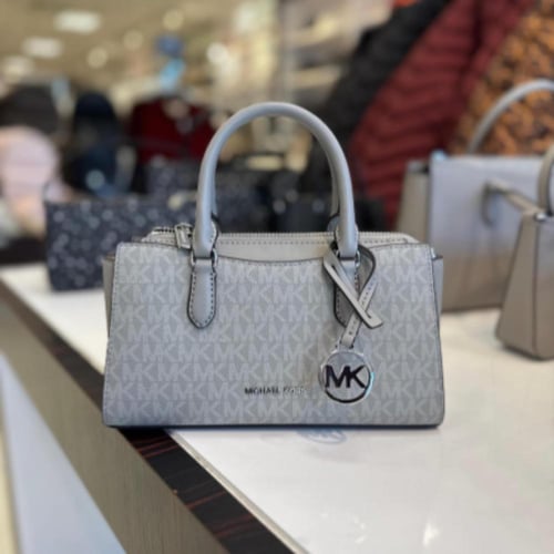 شنطة مايكل كورس