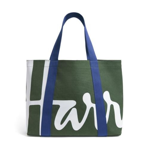 كيس اخضر وسط هارودز Harrods