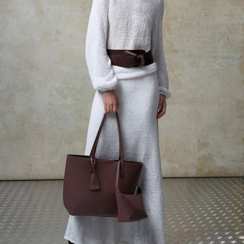 شنطة عنابي تشارلز اند كيث