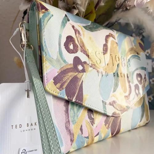 باوتش تيد بيكر Ted Baker