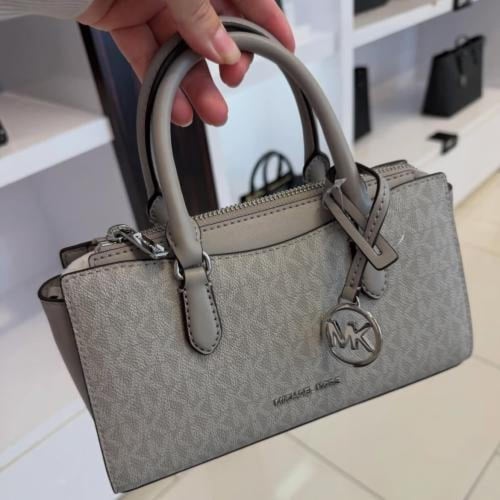 شنطة مايكل كورس