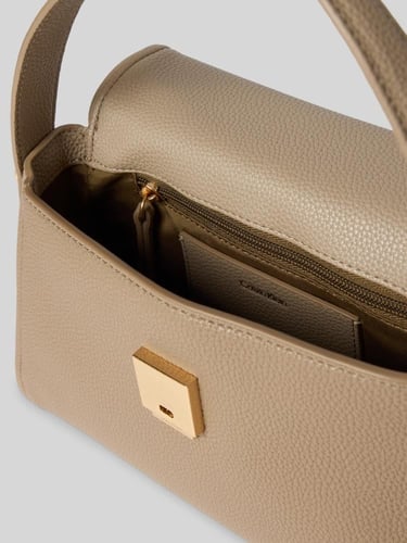 شنطة كالڤن كلاين calvin klein