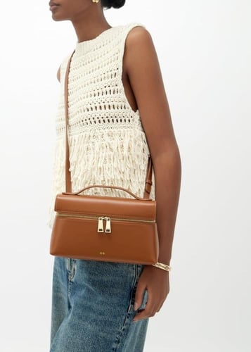 شنطة بني JW PEI