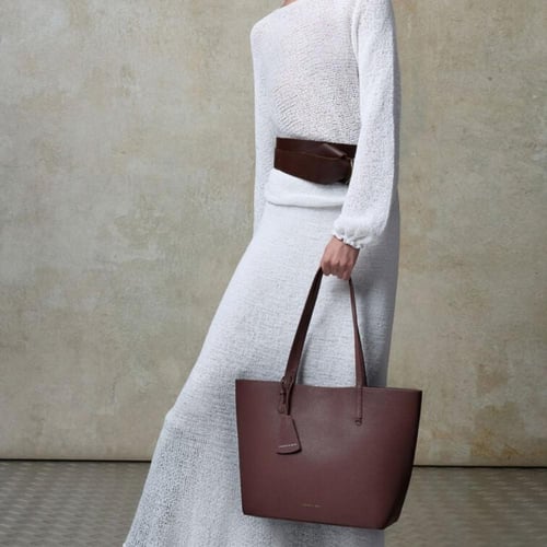 شنطة عنابي تشارلز اند كيث