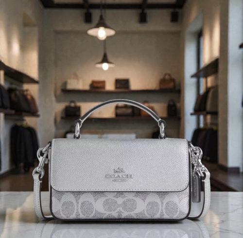 شنطة كوتش coach