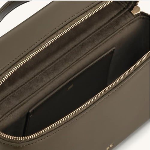 شنطة زيتي JW PEI