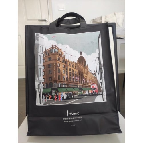 كيس وسط هارودز Harrods