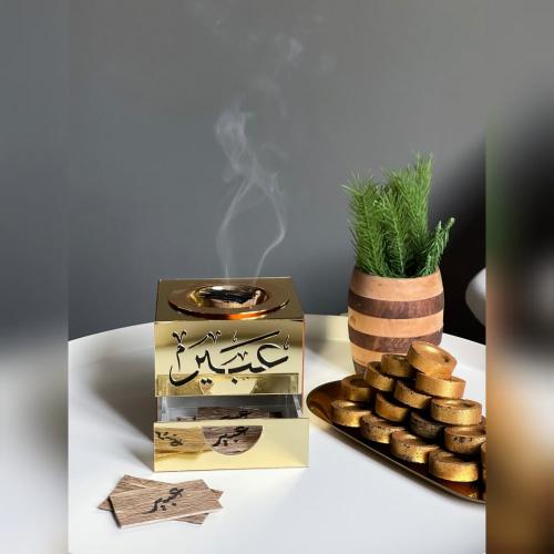 مبخرة اكريليك ورقائق عود ذهبي