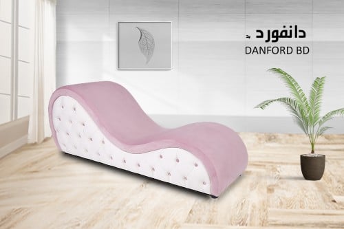 أريكة رومانسية مشغولة