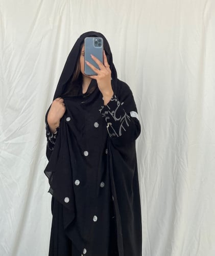 طرحة لنن مطرزه دوائر بيضاء