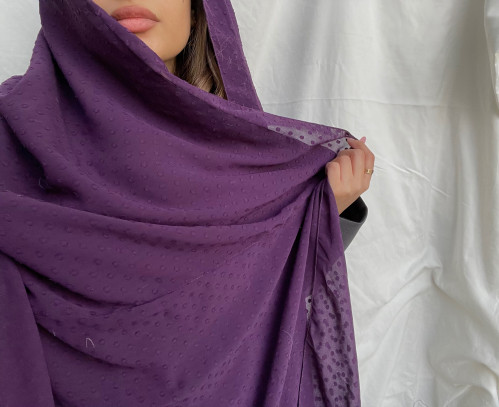 طرحة بنفسجية منقطه