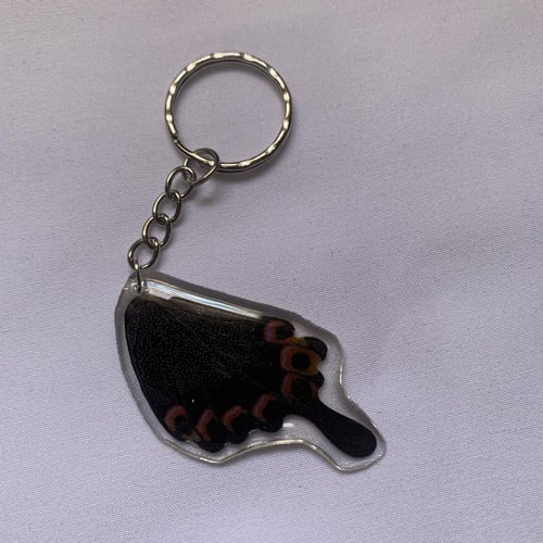 ميداليه جناح فراشة