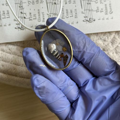 قلادة الدعسوقة♥️