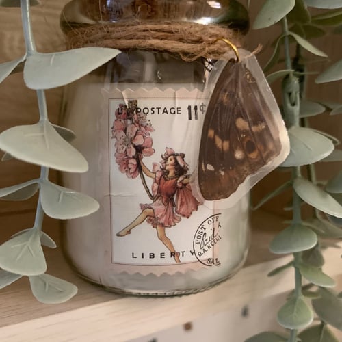 شمعة جناح الفراشة رائحة الشمام