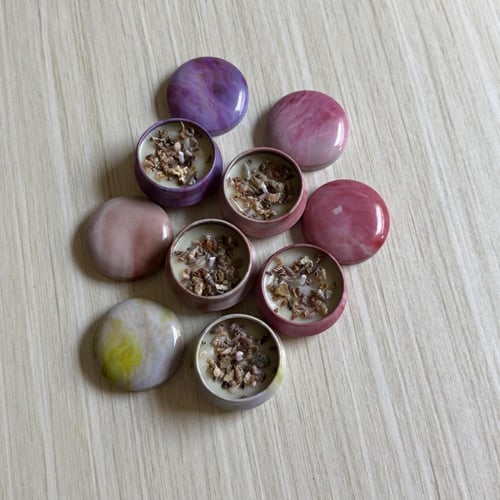 شمعه الصدف الصغيره (لون عشوائي)