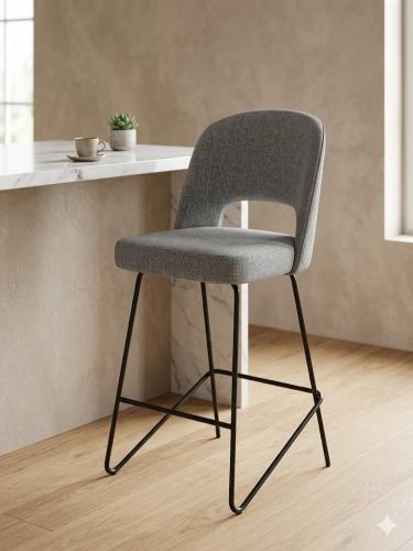 كرسي بار مودرن مبطن بقاعدة معدنية مرتفعة تصميم عصر...