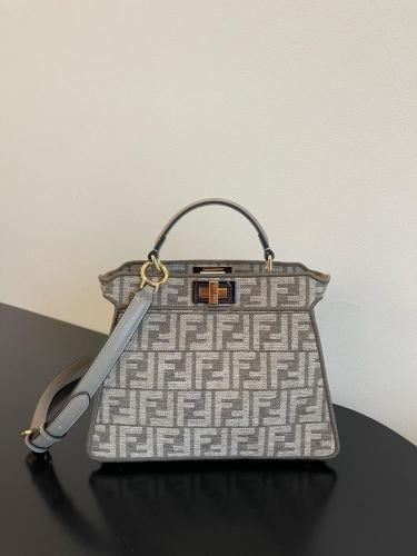 فندي peekaboo مقاس 27.5cm