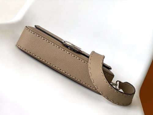 فندي Baguette مقاس 27cm