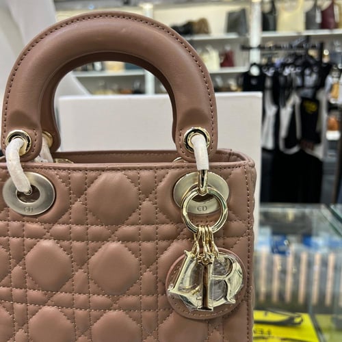 ليدي ديور عرض 17cm ارتفاع 15cm