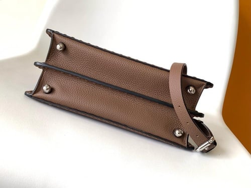 فندي Peekaboo مقاس 27cm