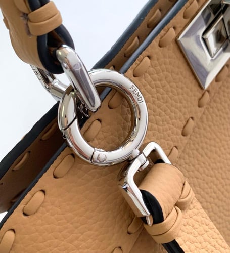 فندي Peekaboo مقاس 27cm