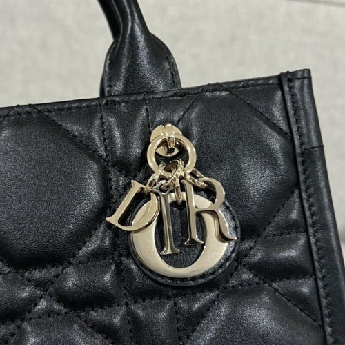 ديور Book Tote مقاس 21.5cm