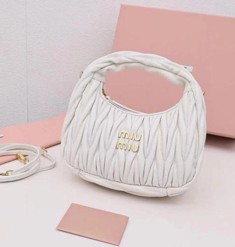 ميو ميو Wander Matelassé مقاس 20cm