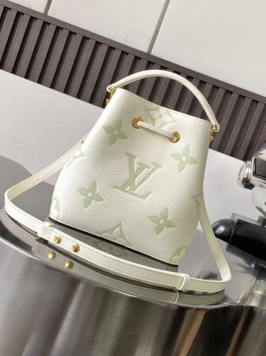 لوي فيتون Néonoé BB مقاس 20cm