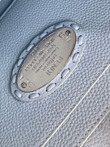 فندي Peekaboo مقاس 27cm