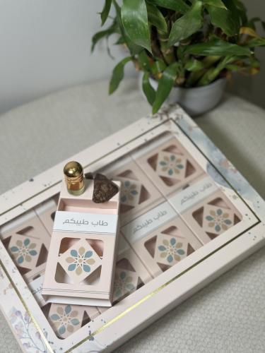 بوكس توزيعات 8 حبات مسك + بخور