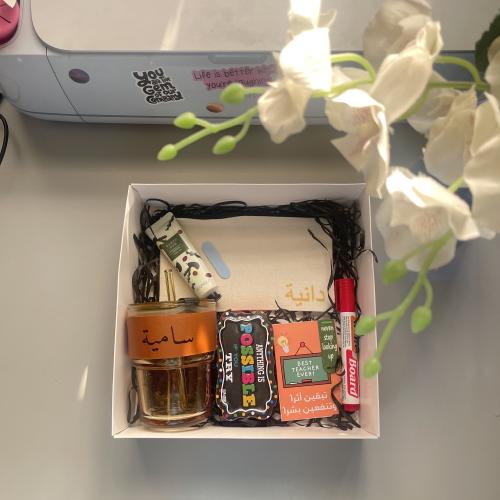 بوكس المعلم مع تعبئة وكتابة الاسم للمشروبات البارد...