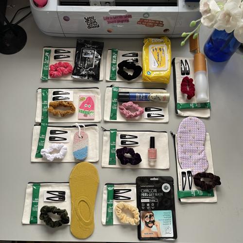 ١٠ عيديات متنوعة للكبار - مع إمكانية كتابة الاسم-