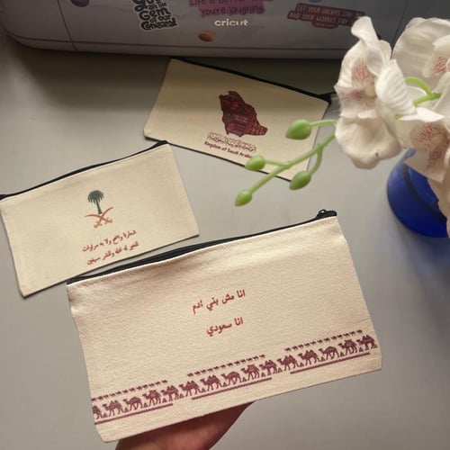 ١٠٠ قطعه بتصميم اليوم الوطني