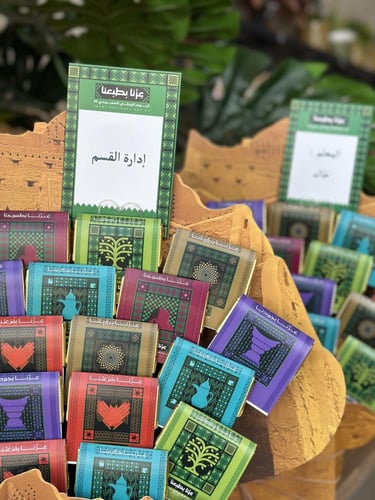 ستاند شوكلاتة اليوم الوطني الشوكلاتة 24 حبة مع بطا...