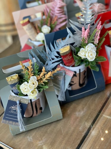 عيديات "حروف عربي " بالورد و الشوكلاته والبطاقة