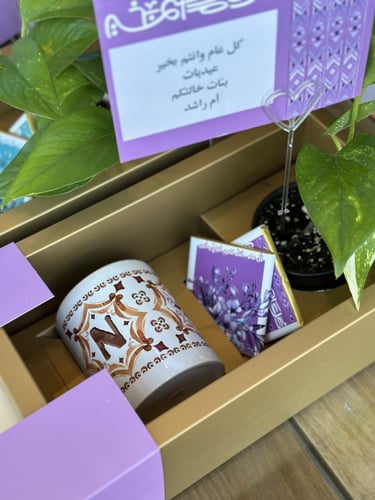 عيدية كاملة اكواب الحروف الإنجليزية و الشوكلاته و...