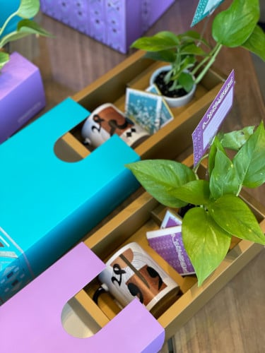 عيدية كاملة بوكس مع الكيس واكواب الحروف العربي و ا...