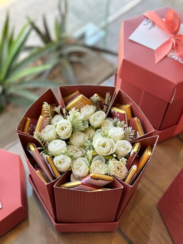 العيديات السداسيه بالورد والشوكلاتة