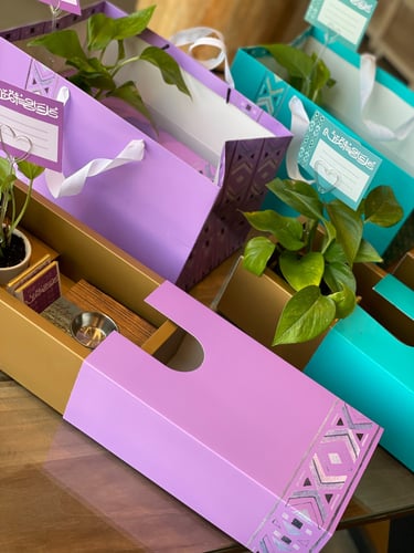 عيدية كاملة بوكس مع الكيس و"المبخرة" و الشوكلاته و...