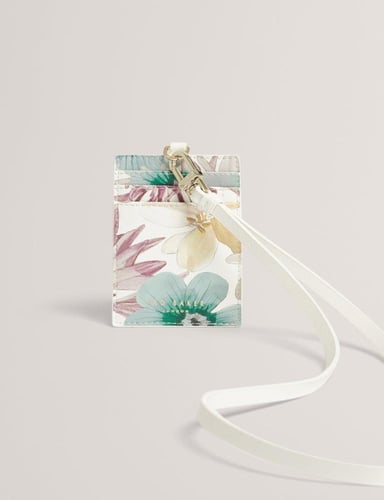 اي دي هولدر - تيد بيكر