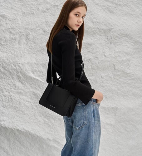 شنطة تشارلز اند كيث