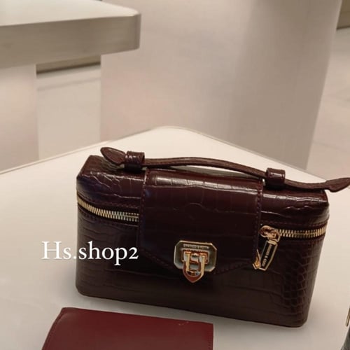 شنطة تشارلز اند كيث