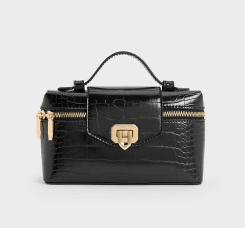 شنطة تشارلز اند كيث