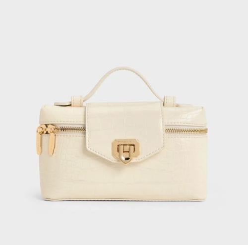 شنطة تشارلز اند كيث