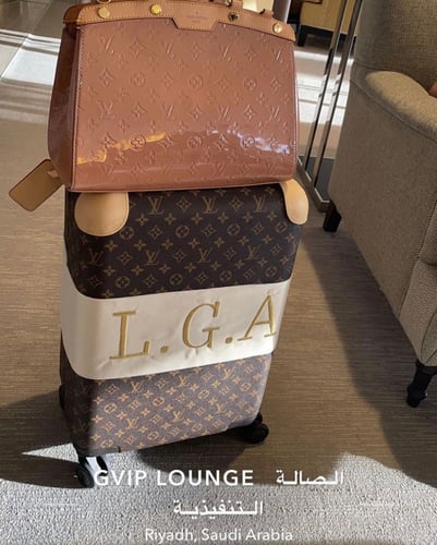 هولدر شنطة السفر